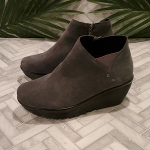Skechers Bootie 8.5 Gray Wedge Boot Shoe Suede Zip